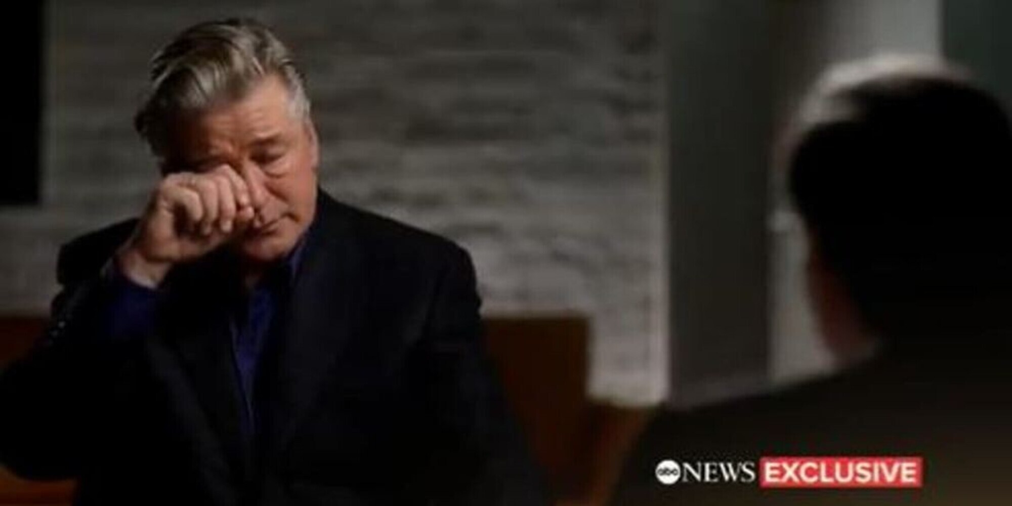 Rust, Alec Baldwin in lacrime in tv: "Non ho premuto il grilletto"
