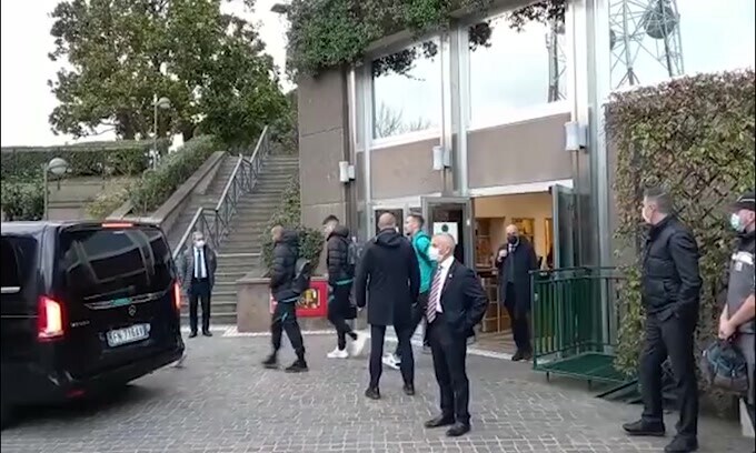 L'Inter lascia l'hotel per dirigersi all'Olimpico