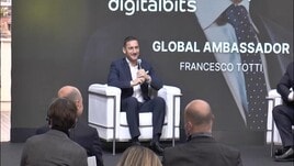 Totti show: "Dite di dove siete e mostrate il Green pass