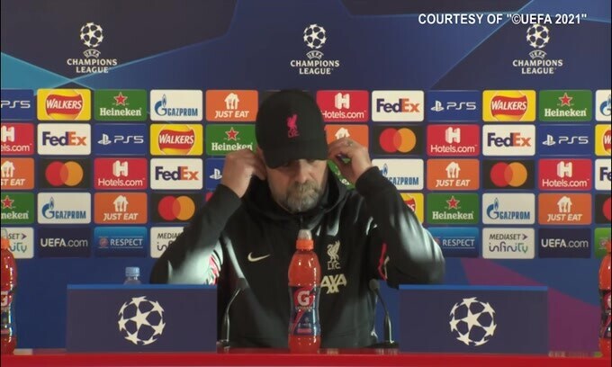 Klopp tra problemi tecnici e battute su Ibra