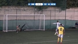 Totti in campo nel calcio a 8: che errore su rigore!