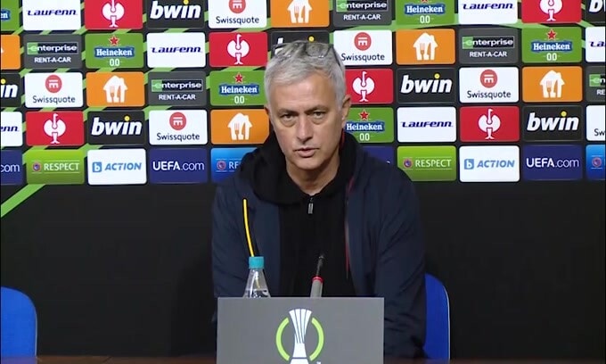 Mourinho: "Vincere per sperare di arrivare primi"