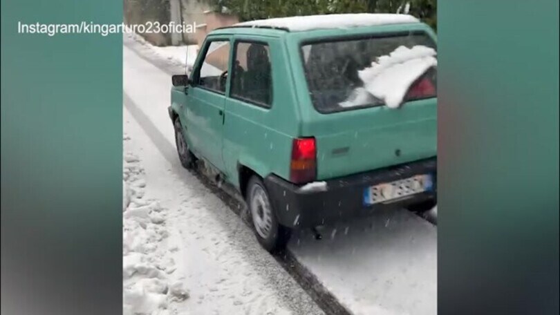 Vidal si diverte sulla neve: "La Panda non fallisce"