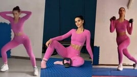 Antonella Fiordelisi con la tutina rosa: il workout fa impazzire i follower
