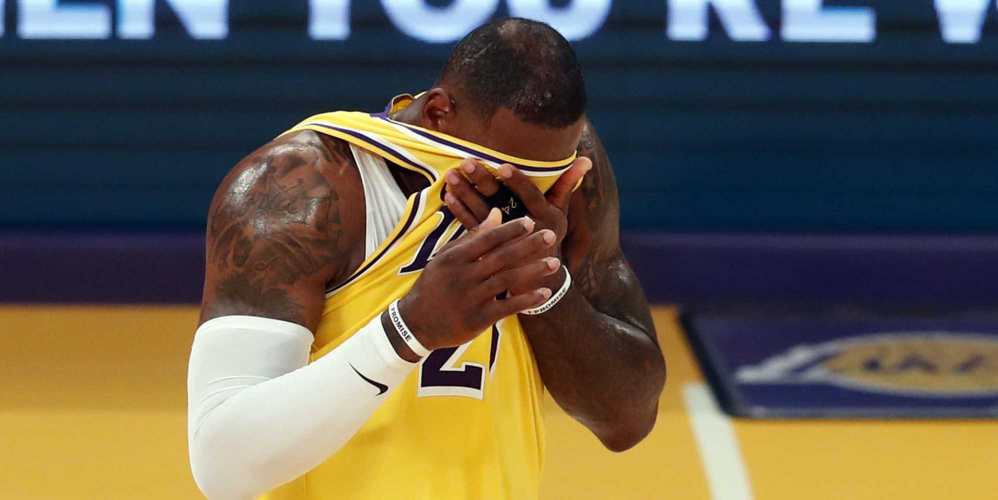 Nba, caos Covid: i Lakers annullano l'allenamento. Stop ai match dei Bulls