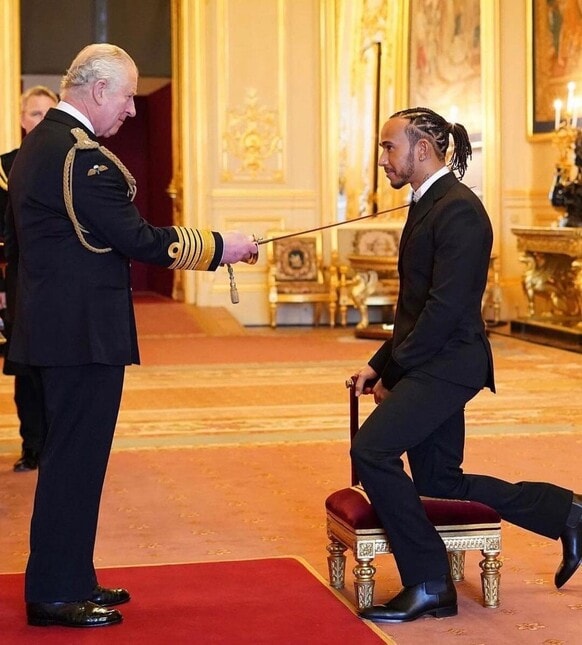 Lewis Hamilton nominato Sir dal Principe Carlo