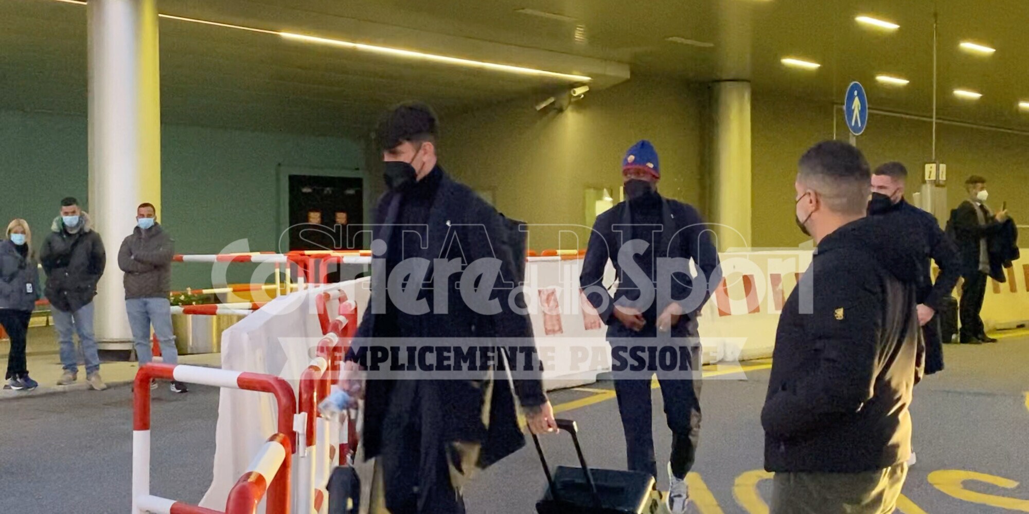 La Roma in partenza per Bergamo: Ibanez convocato, ok Zaniolo e Smalling