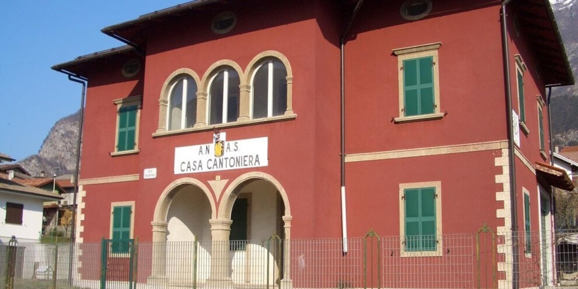 Roma, incendio in una casa cantoniera: morta una donna