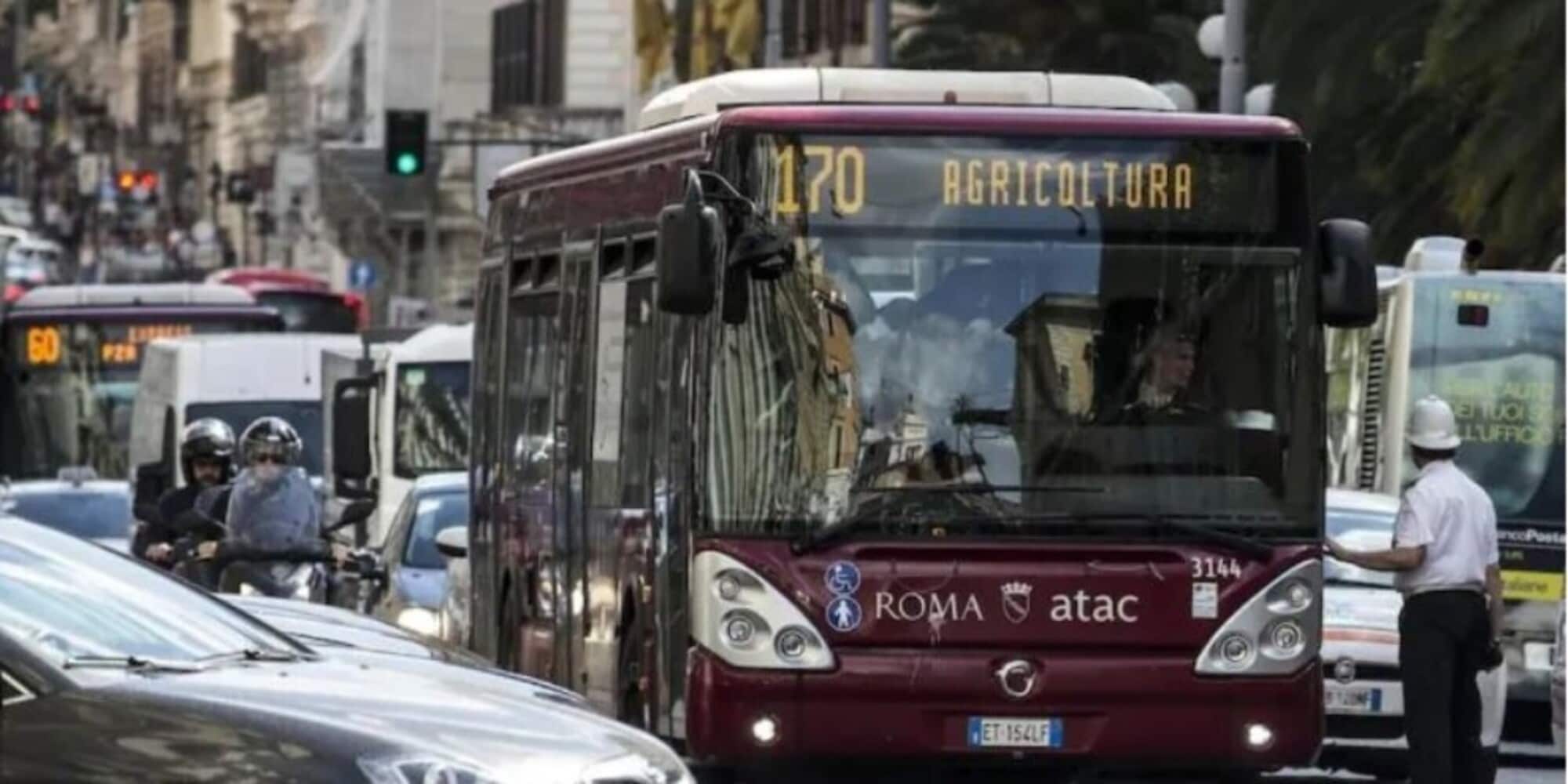 Roma Natale 2021: gli orari di metro e bus per il 24, 25 e 26 dicembre