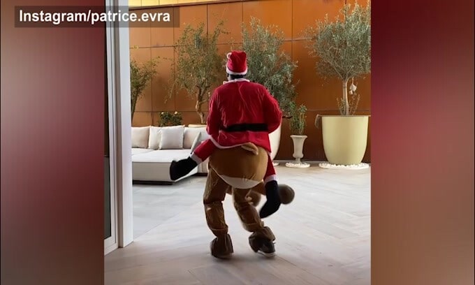 Evra show per Natale: eccolo con la renna