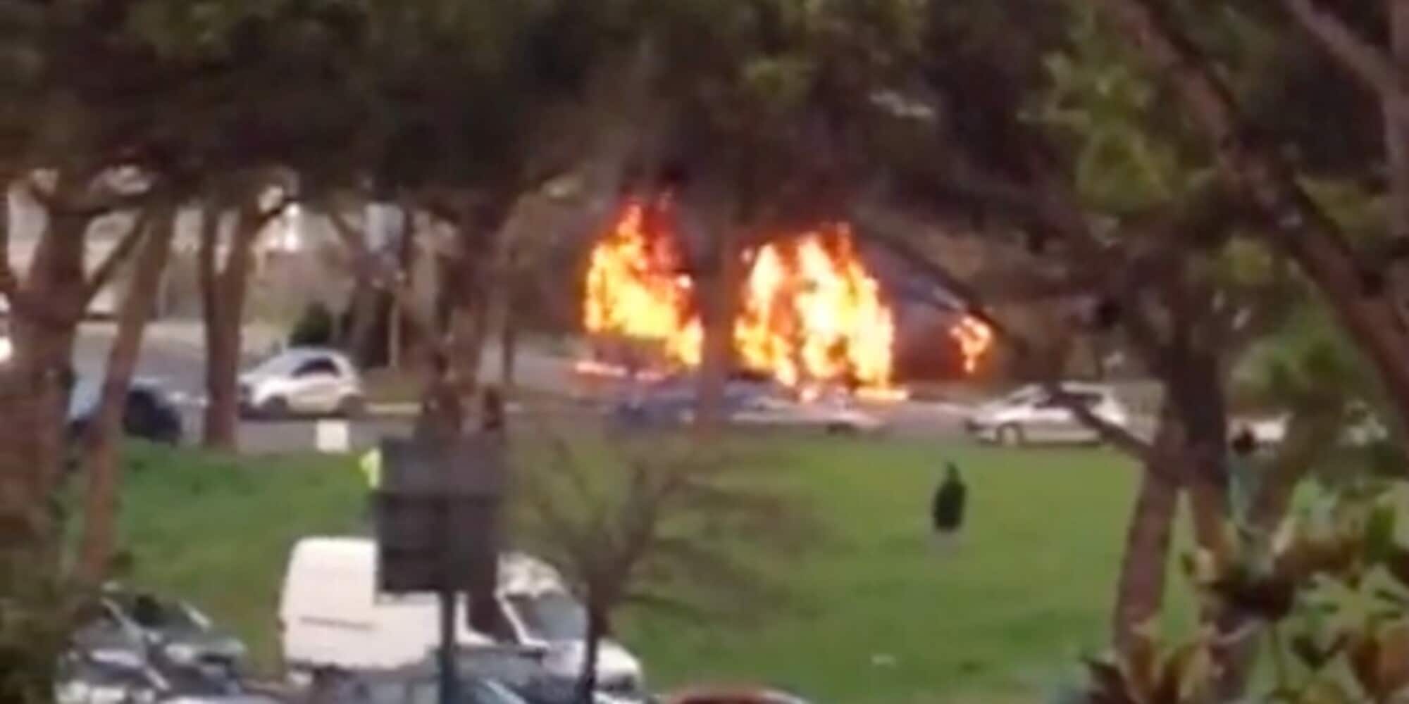 Roma, paura al Torrino: è il terzo autobus a prendere fuoco in un mese