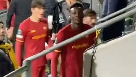 Abraham colpito da una palla di neve lanciata da un tifoso del Bodo