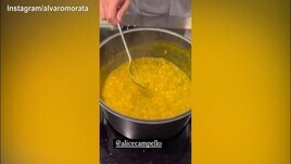 Morata prende in giro Alice: "Cucina...senza sapere cucinare"