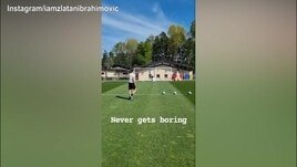 Milan, Ibra prova le punizioni: "Non diventa mai noioso"