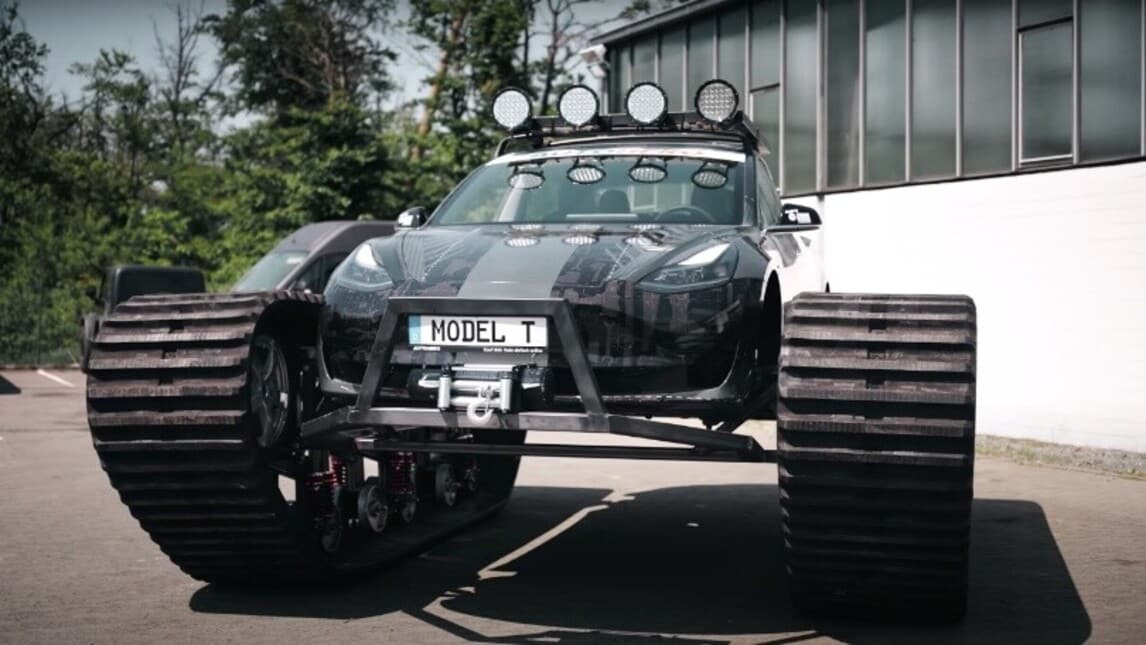 Tesla Model 3 come un carro armato? È possibile