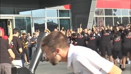 Milan, la coppa al cielo ed i tifosi in delirio