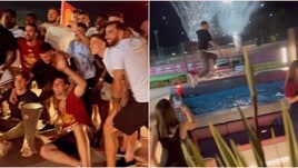 Roma, delirio a Trigoria: festa, tuffi in piscina e fuochi d'artificio