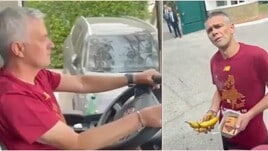 Roma, Mourinho guida il pullman ma si dimentica qualcuno...
