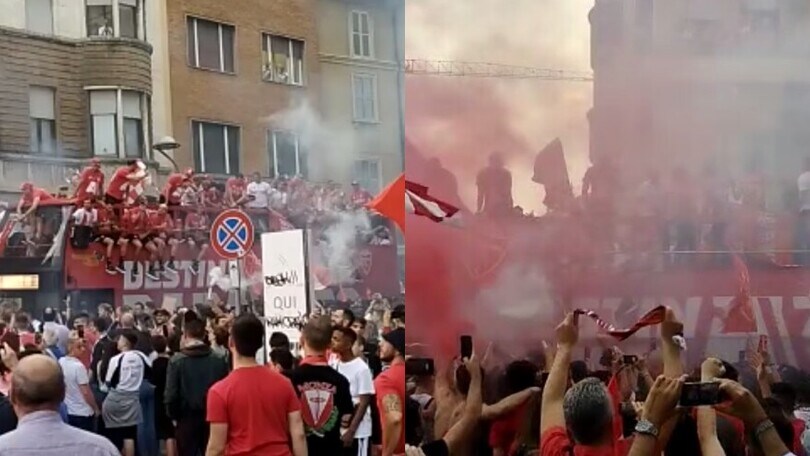Monza, festa in città sul bus scoperto