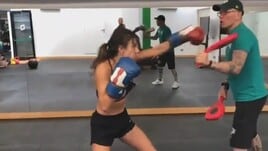 Elisabetta Canalis è pronta al suo primo incontro di kickboxing!