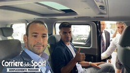 Roma, Celik è sbarcato a Fiumicino: ecco il nuovo terzino di Mourinho