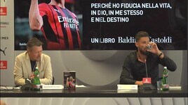 Squilla il telefono in sala, Giroud scherza: "Multa?"