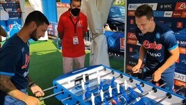 Zielinski e Politano, sfida a calcio balilla