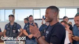 Wijnaldum è sbarcato a Roma: delirio a Ciampino!