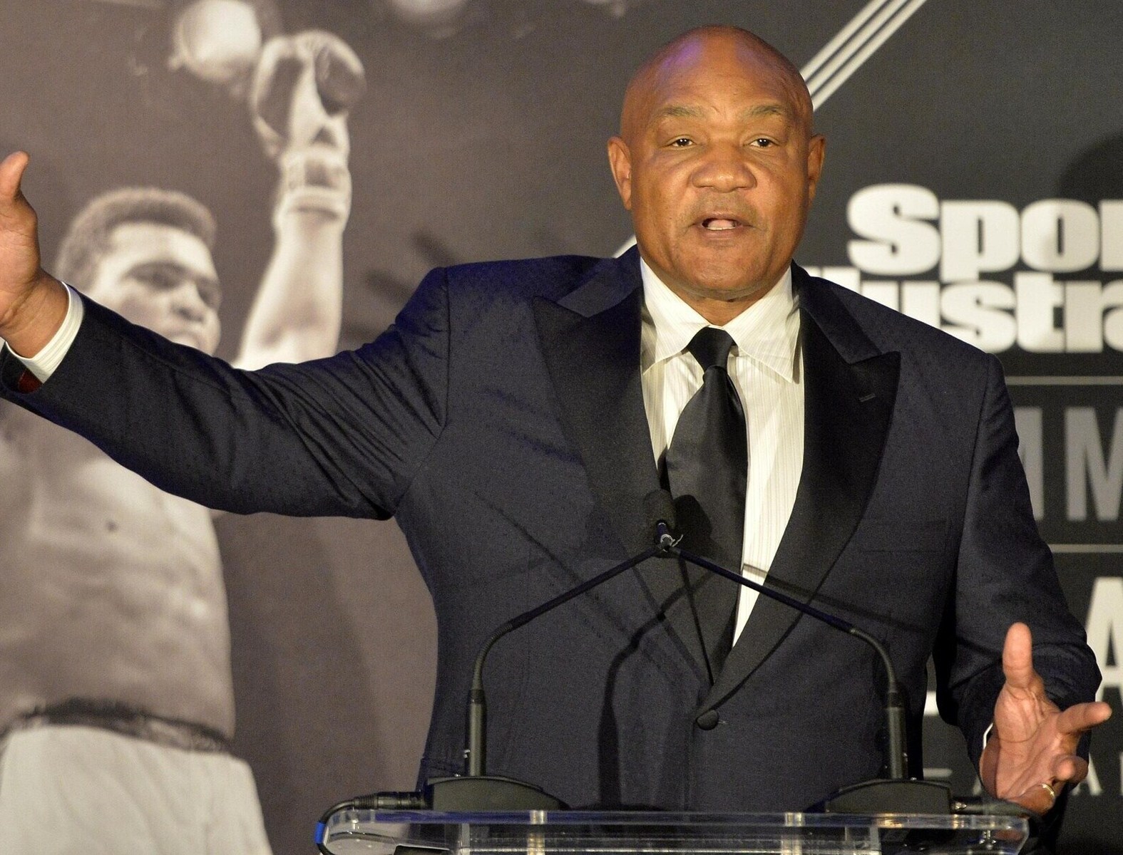 "Foreman nella bufera: accuse di violenza sessuale da due donne"