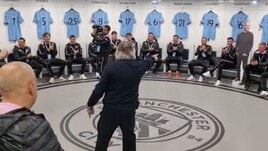 Il Palermo canta nello spogliatoio del Manchester City