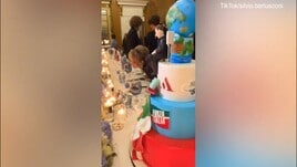 Berlusconi e la torta di compleanno, Galliani: "Un genio"