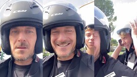 Totti e Cristian, giro in motorino sulle note di Celentano