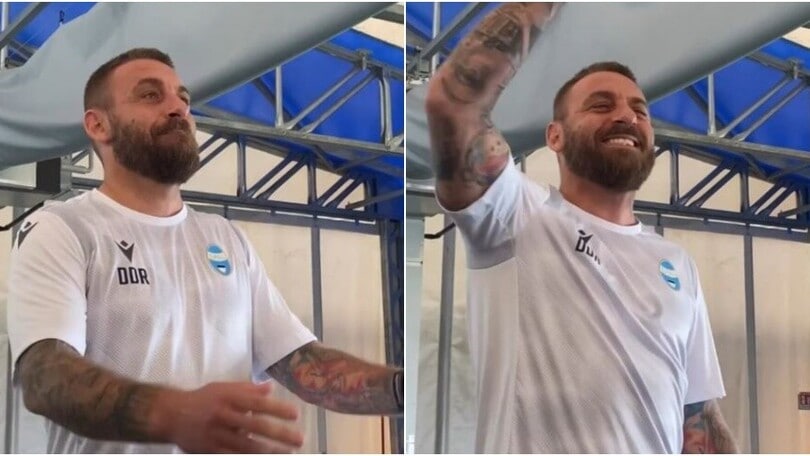De Rossi scatenato sulle note di "Tanto pe' cantà"