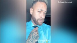 Neymar ironizza prima del tribunale: "Vestito così..."