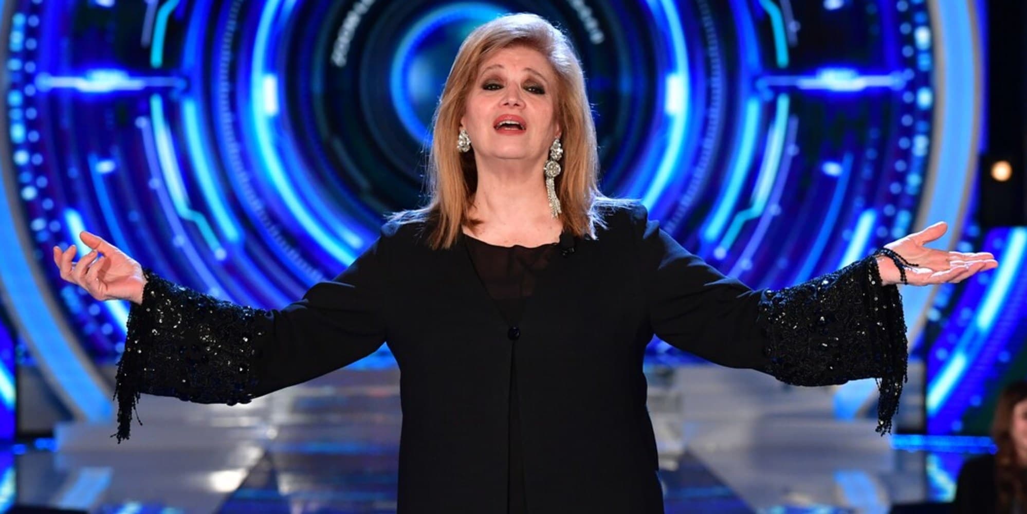 Iva Zanicchi, l'incredibile confessione: "Ho importunato un prete sull'aereo"