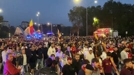 Roma, il corteo dei tifosi procede verso l'Olimpico