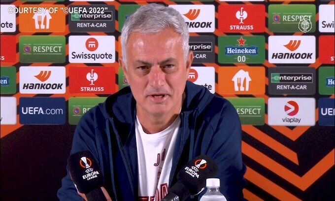 Mourinho: "Dobbiamo vincere assolutamente"