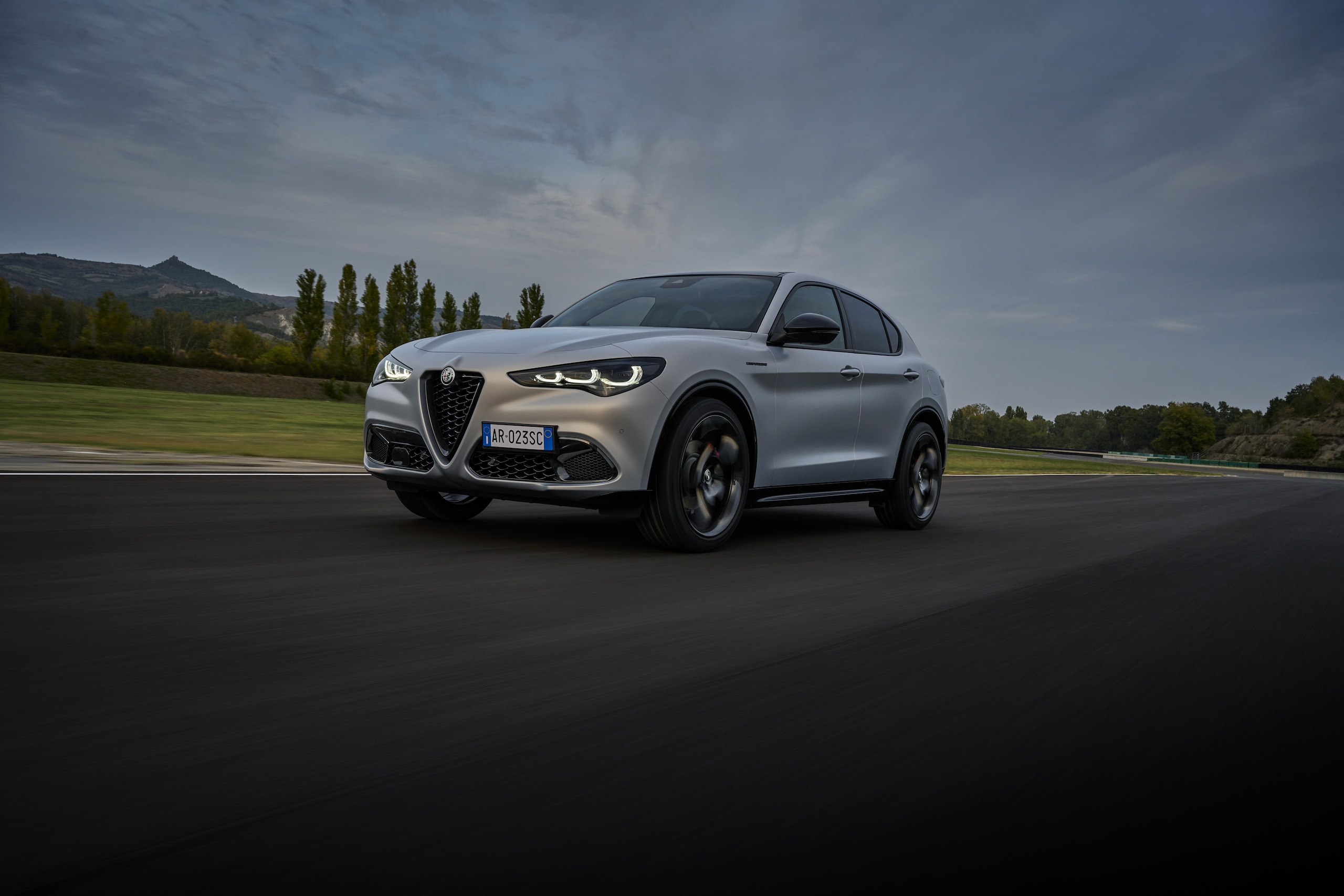Alfa Romeo Stelvio Competizione, Led e upgrade tecnologico per il Suv