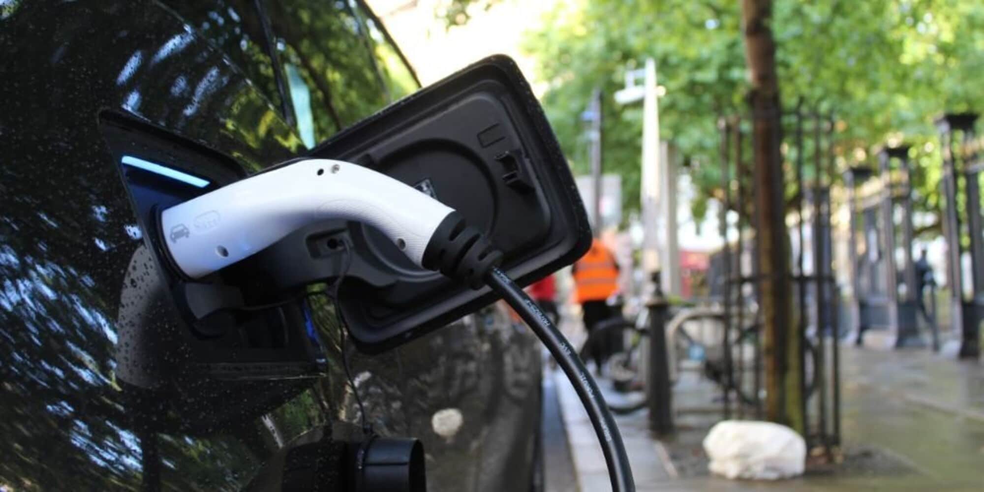 Ufficiale: l'Europa annuncia lo stop per le auto a benzina e diesel dal 2035