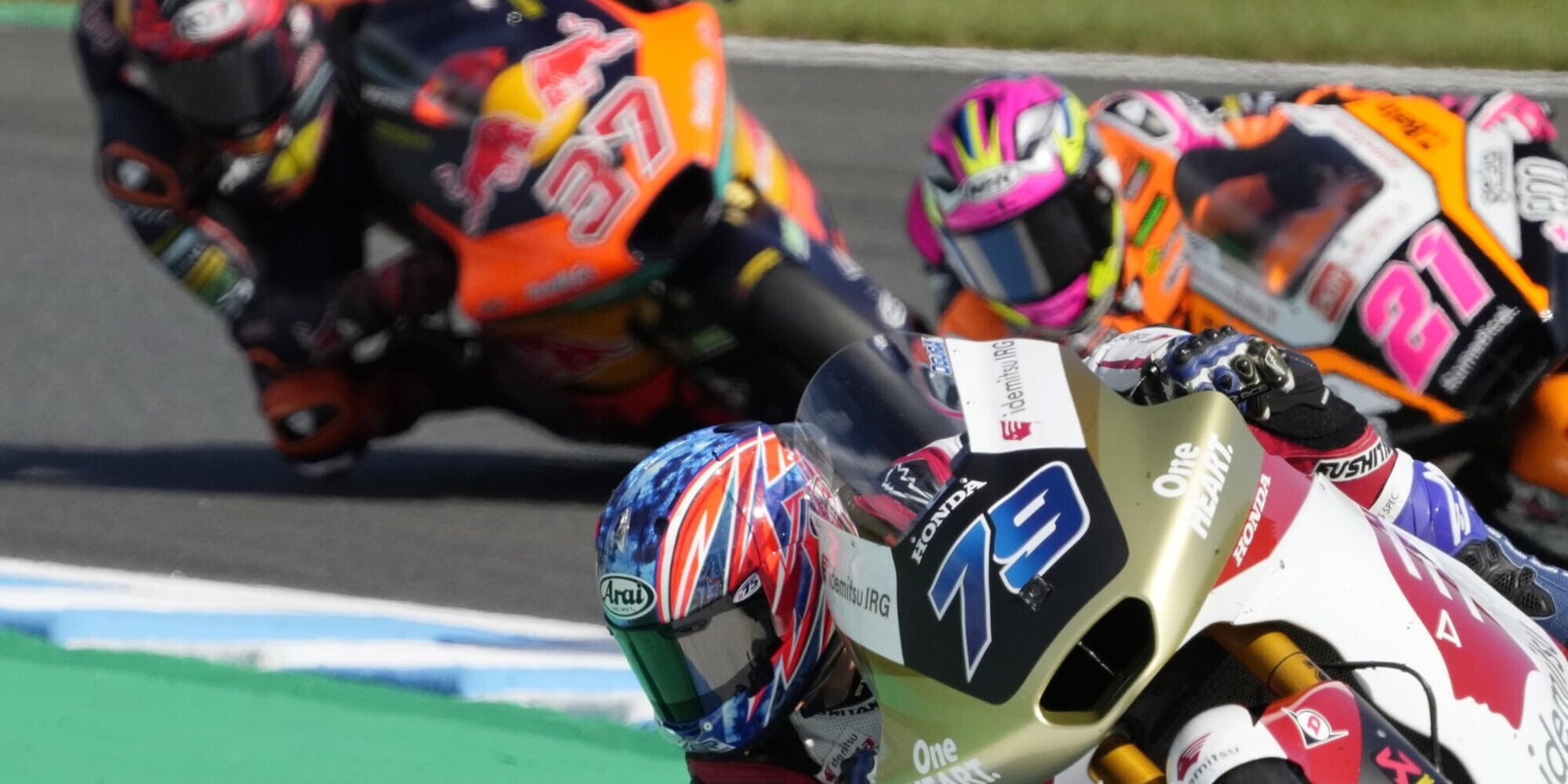 Moto2, Ogura e Fernandez come Bagnaia e Quartararo: a Valencia si decide il titolo