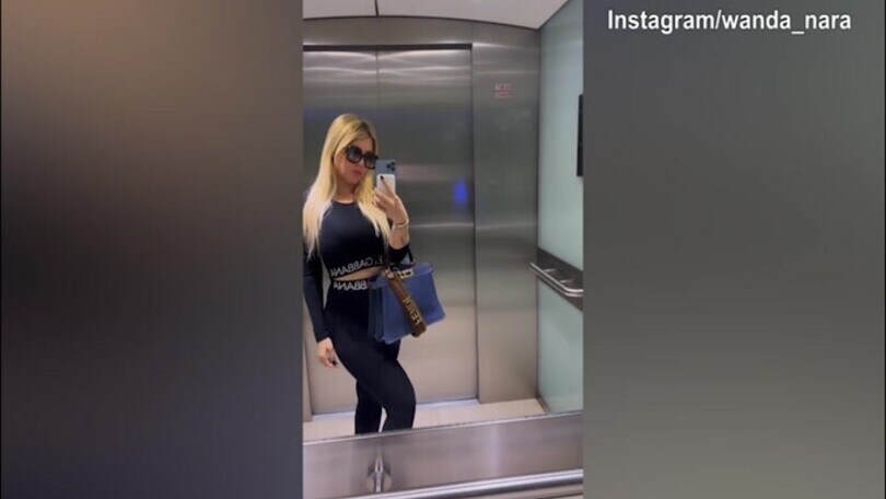 Wanda Nara sexy in ascensore. Dove va?
