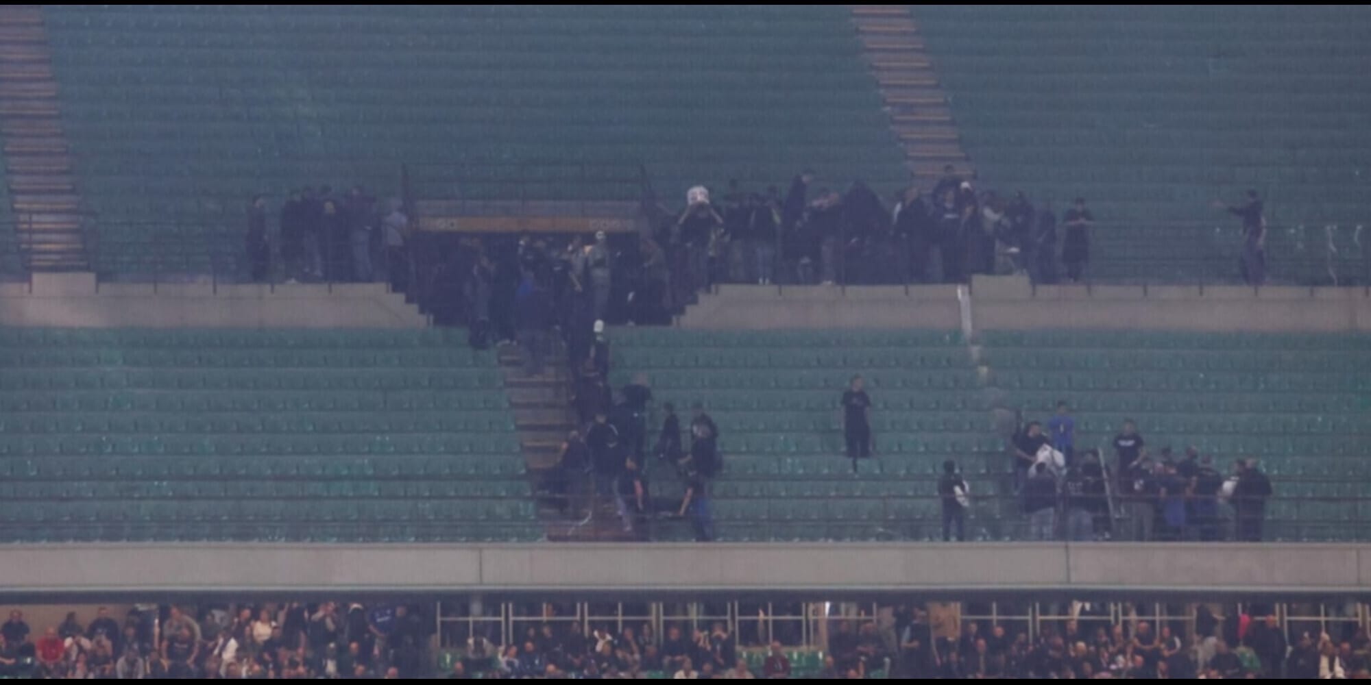 Inter, Curva Nord svuotata con la forza: Daspo a 4 ultrà, stop striscioni e tamburi