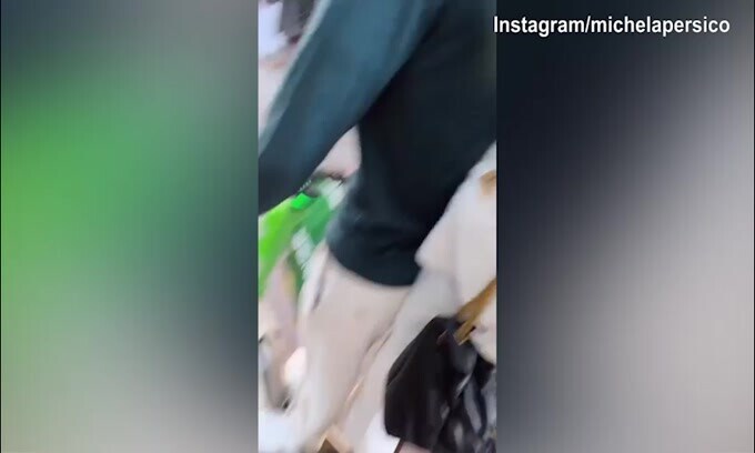 Michela Persico e Daniele Rugani in giro per Torino con il monopattino