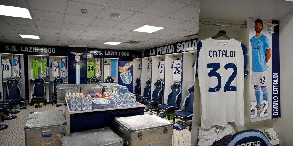 Sorpresa Lazio: gioca il derby con la Roma con la maglia bianca!