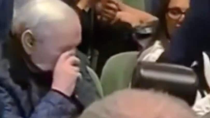 Gigi Riva in lacrime durante la proiezione del "suo" film