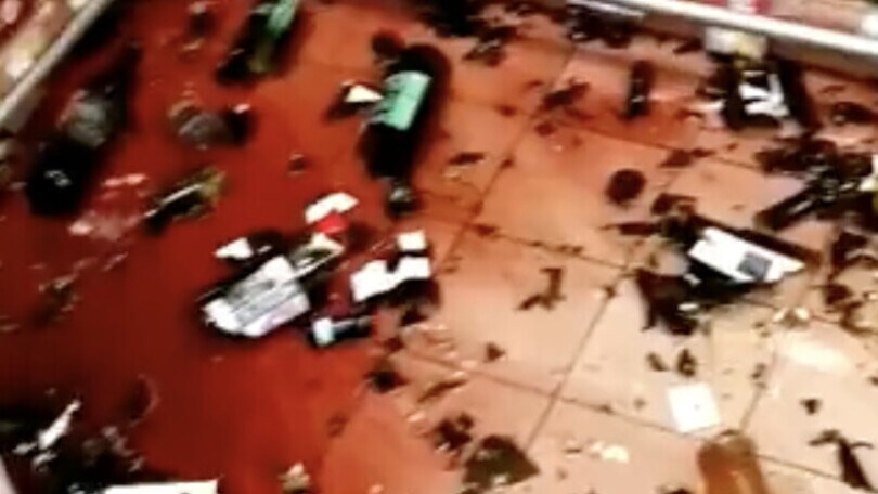 Terremoto Marche, i danni in un supermercato ad Ancona