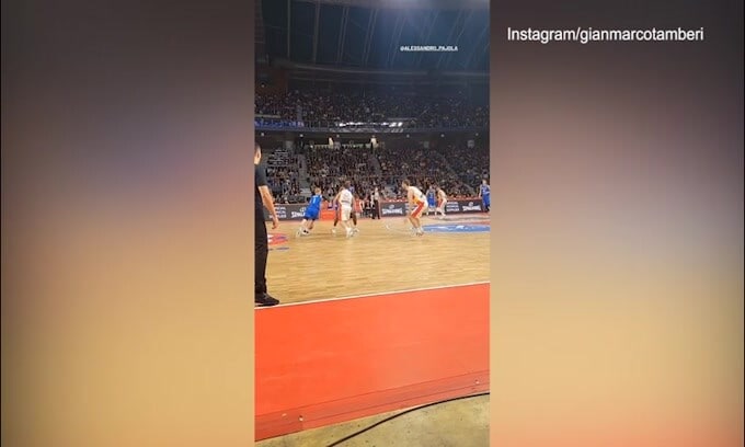 Italbasket, Tamberi si scatena a bordocampo... e c'è anche Malagò!