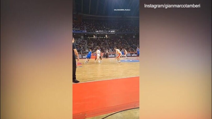 Italbasket, Tamberi si scatena a bordocampo... e c'è anche Malagò!