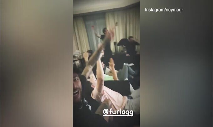 L'amico vince un torneo di e-sports, Neymar è incontenibile!