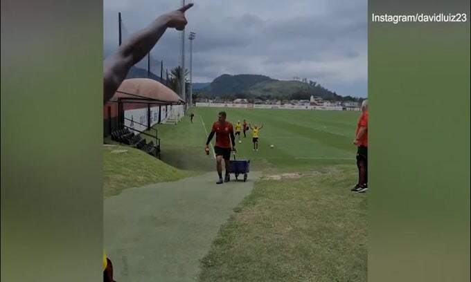 David Luiz "ci prova lo stesso": che cecchino!